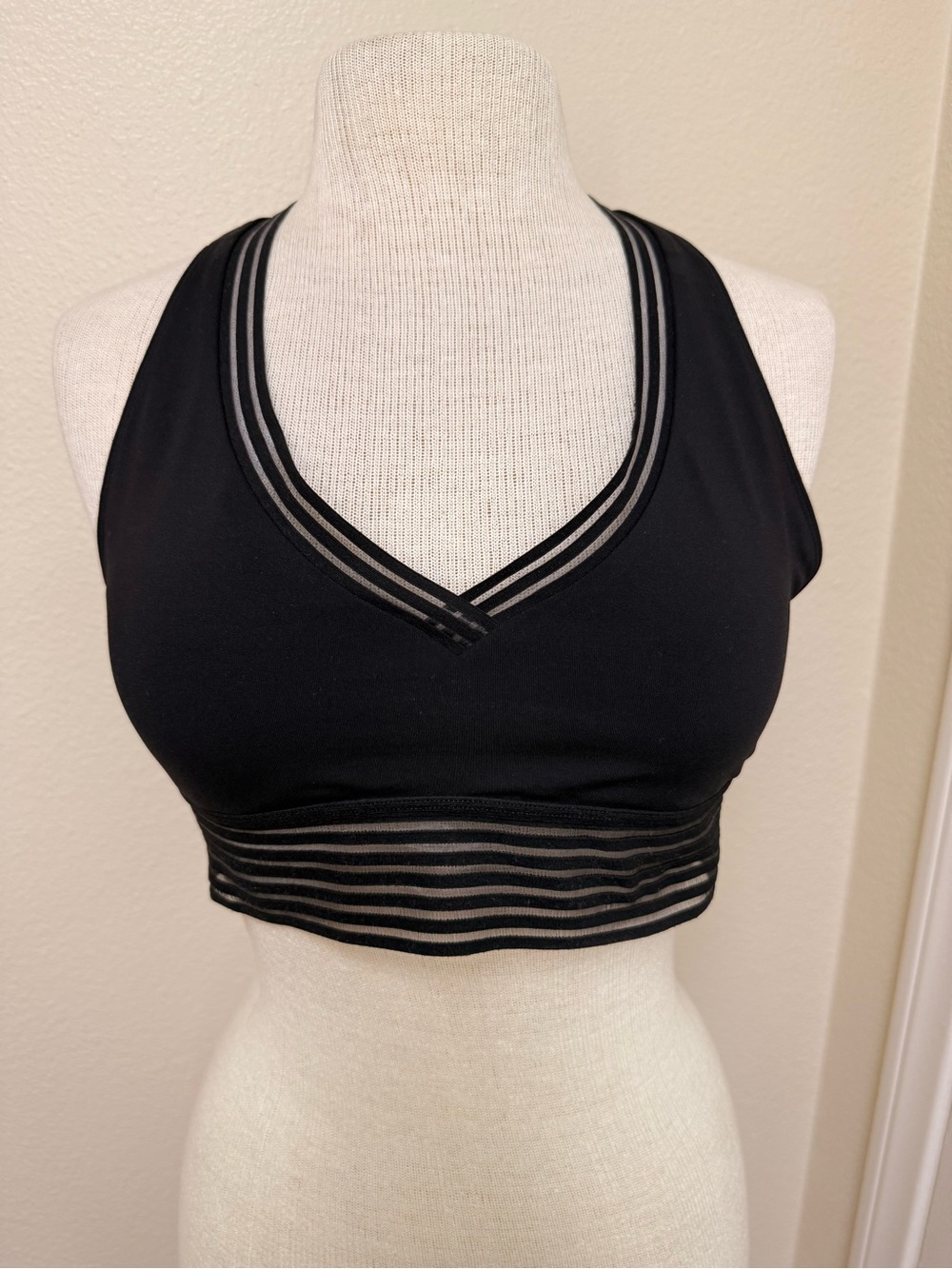 Lululemon Black Mesh Trim Racerback Fitness Bra Size 12 Medium Support Yoga Gym